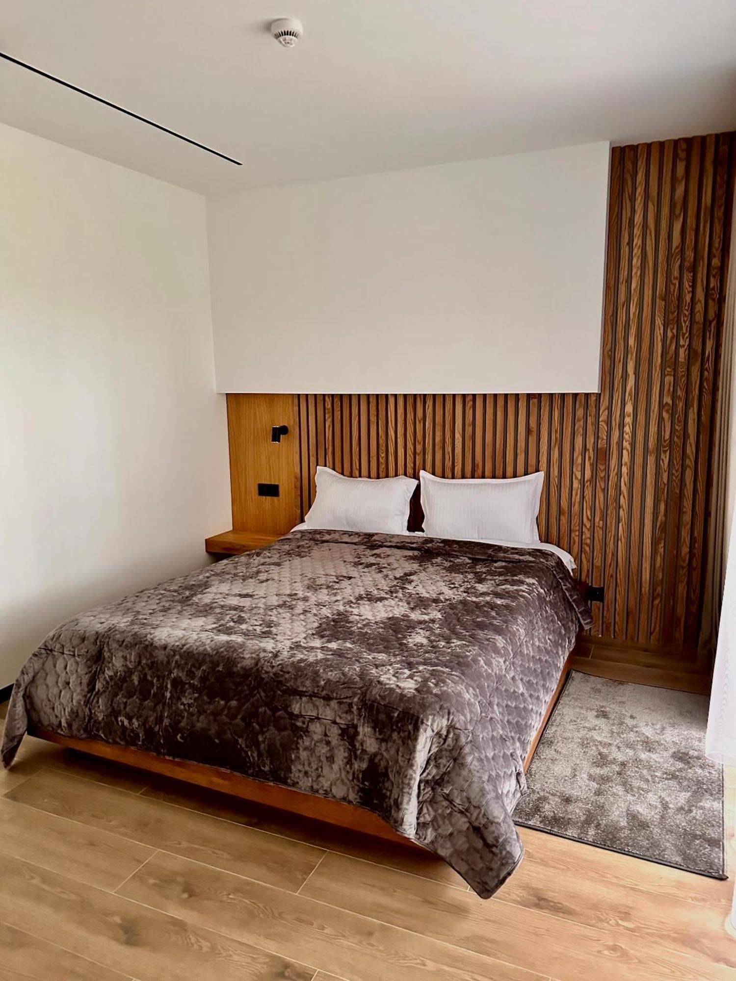 Hotel Golden Lion & Spa Tynnoye Esterno foto